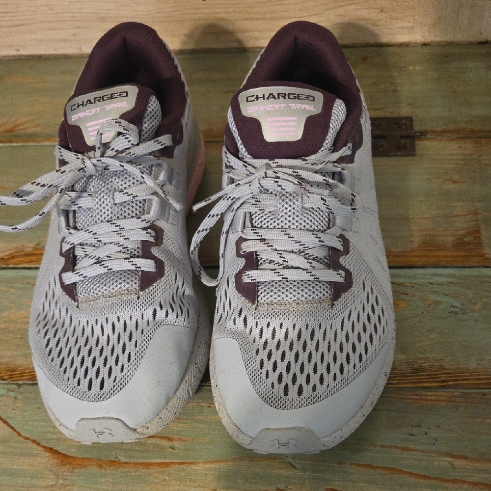 Under Armour Women's Light Gray Athletic Shoes